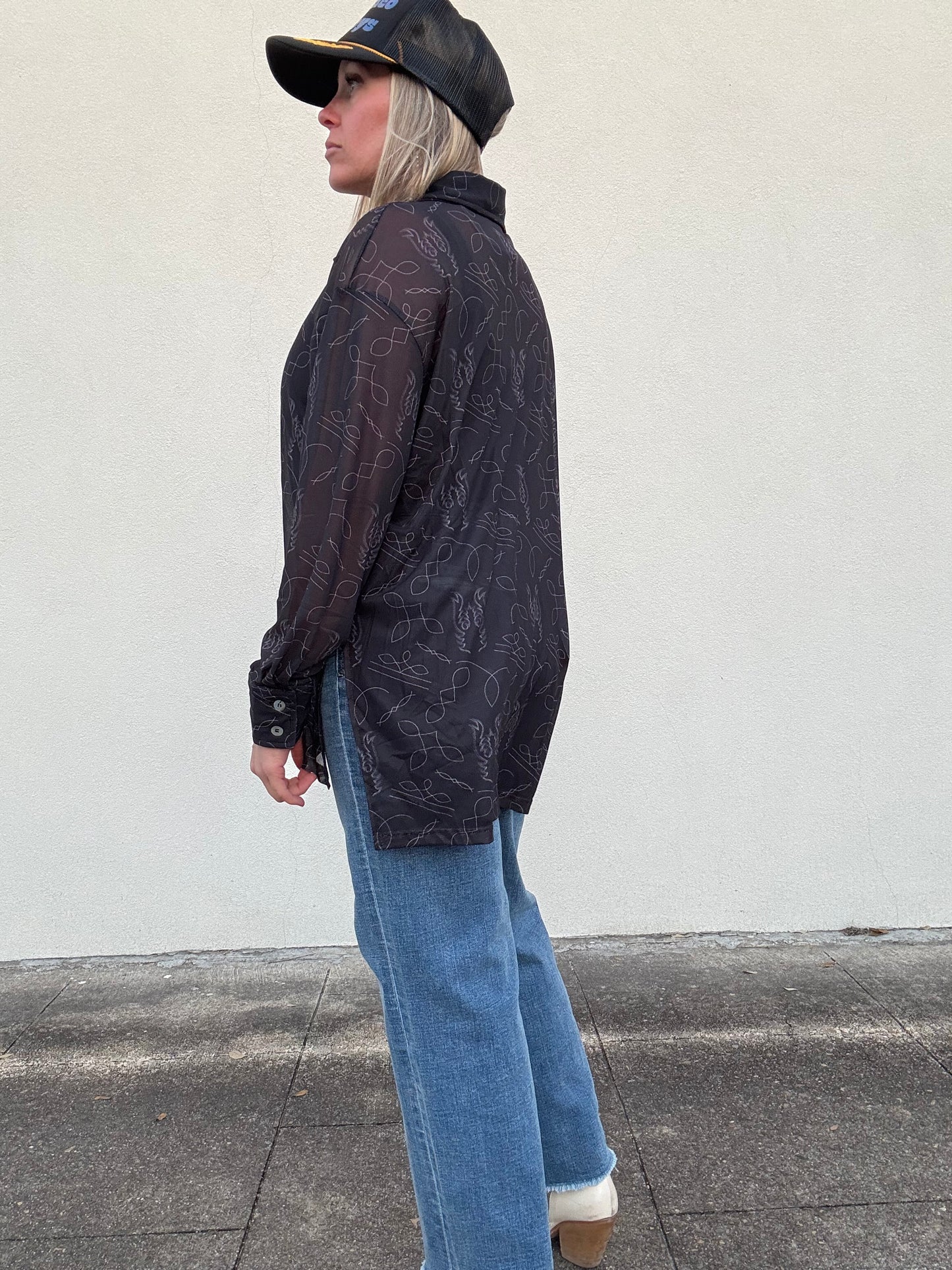 BLACK BOOT STITCH TOP