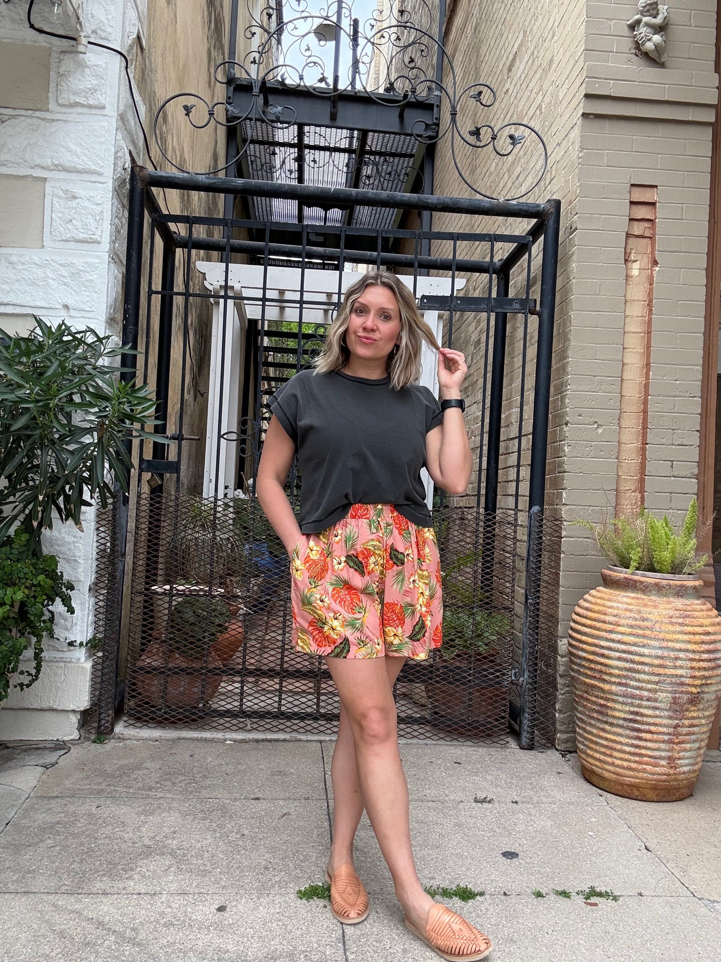 ISLAND VIBES SHORTS