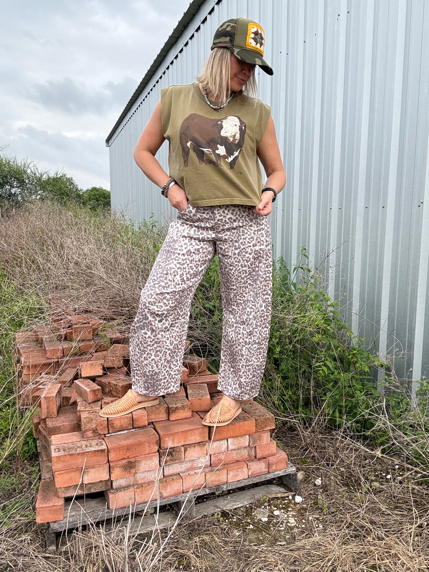 LEOPARD BARREL JEANS
