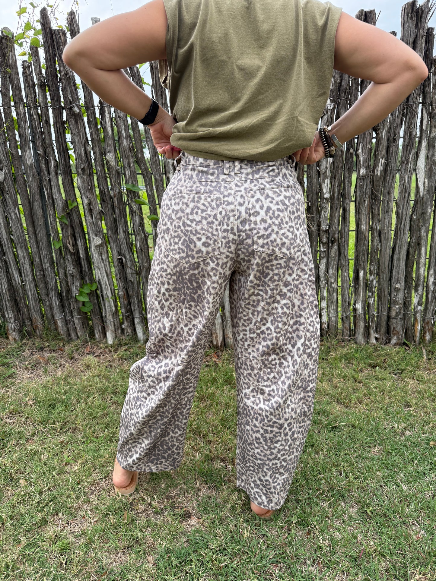 LEOPARD BARREL JEANS