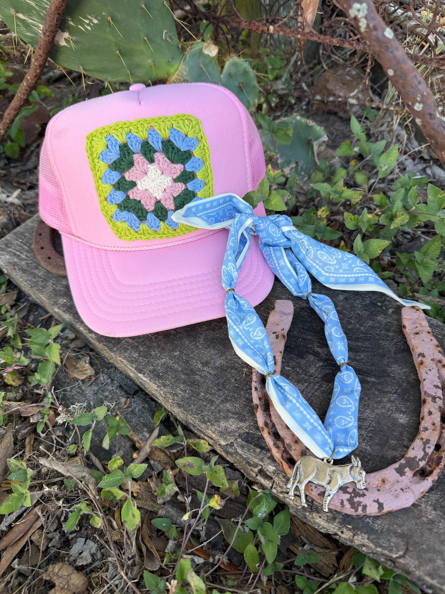 DONKEY TWILLY SCARF NECKLACE
