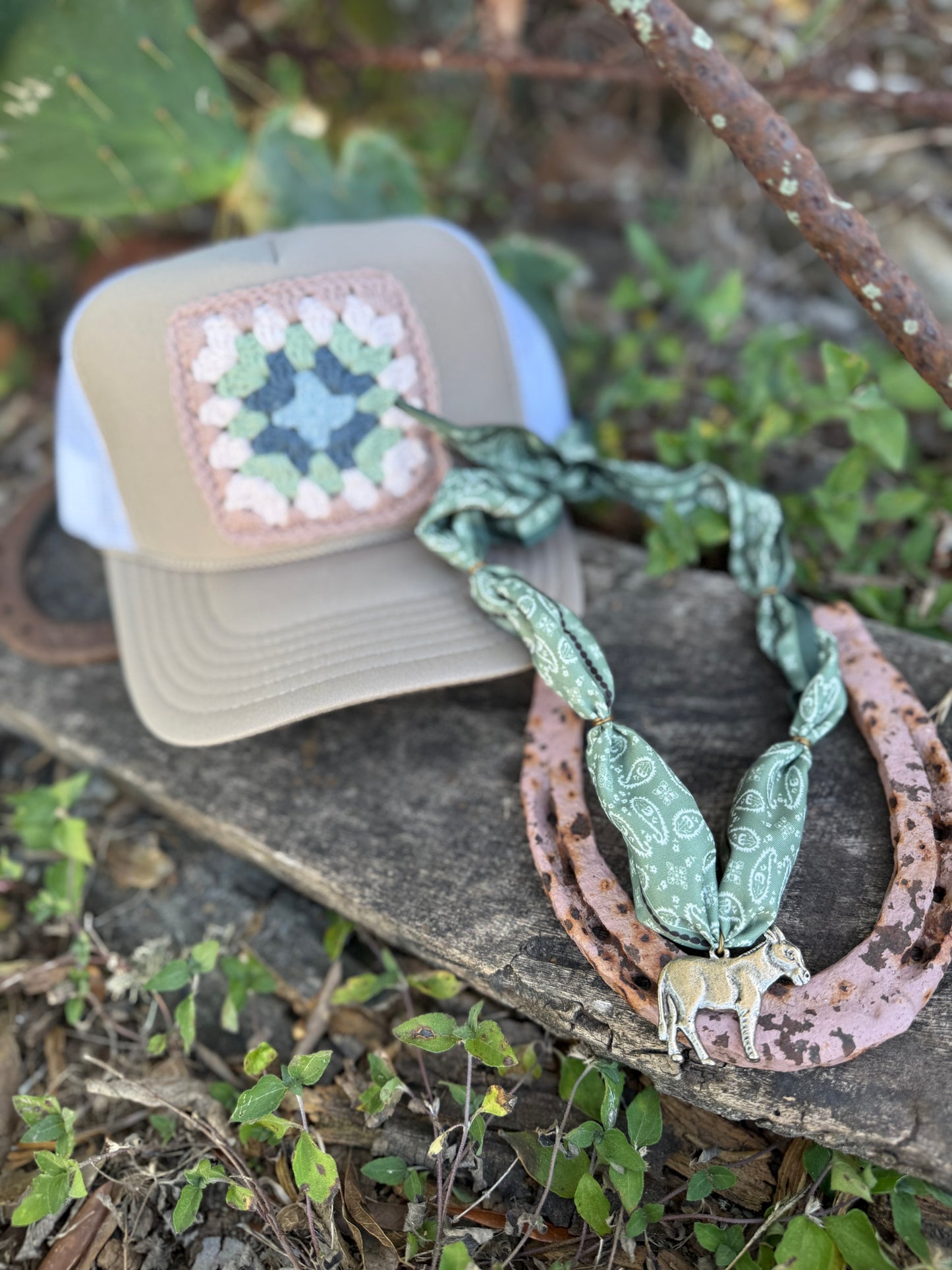 DONKEY TWILLY SCARF NECKLACE