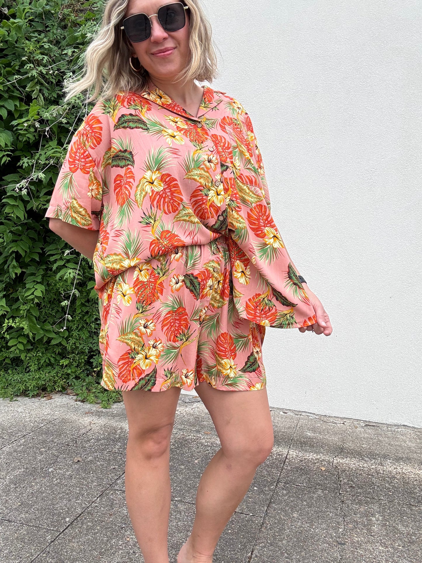 ISLAND VIBES SHORTS