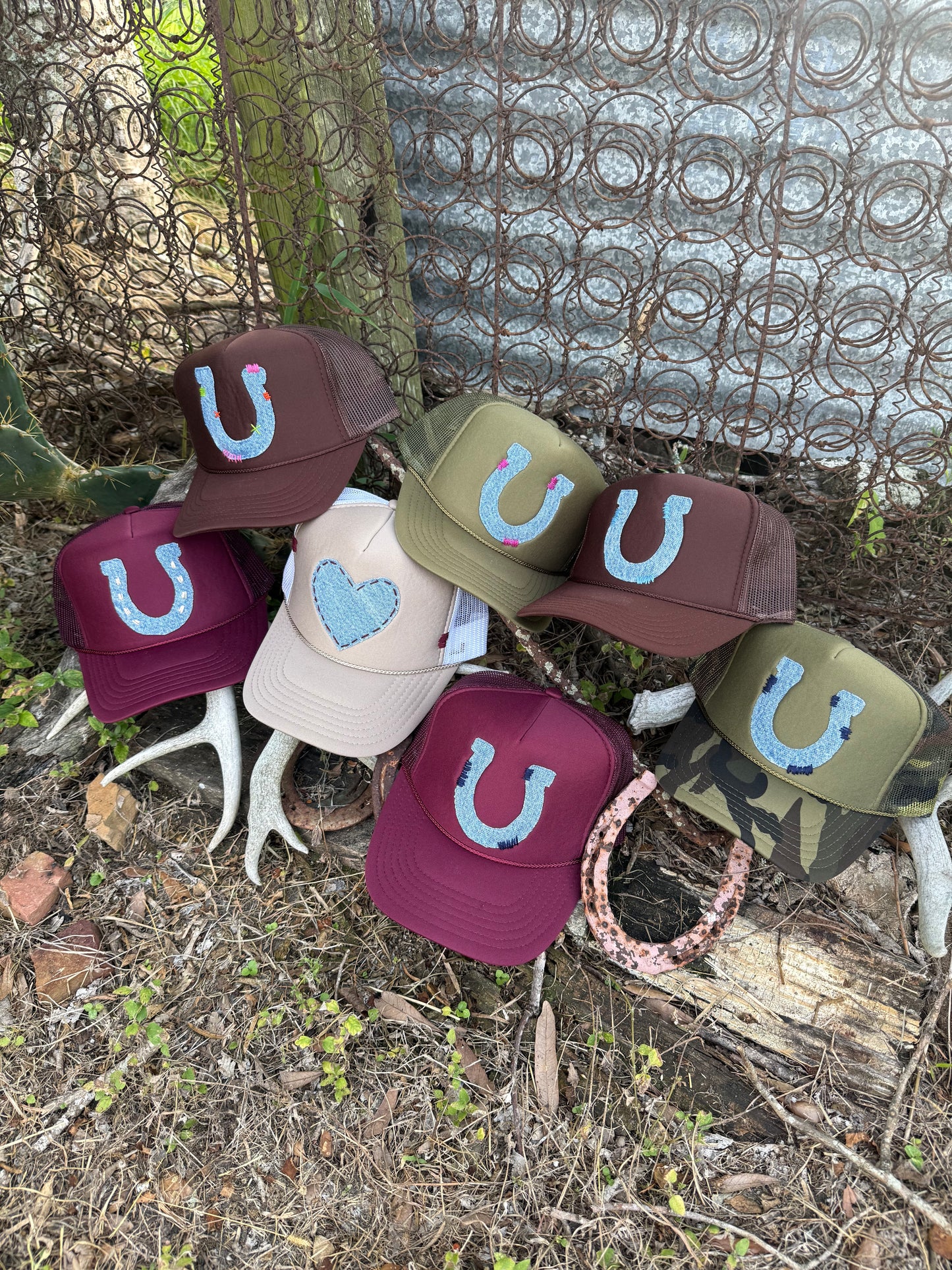 DENIM HORSESHOE TRUCKER CAP