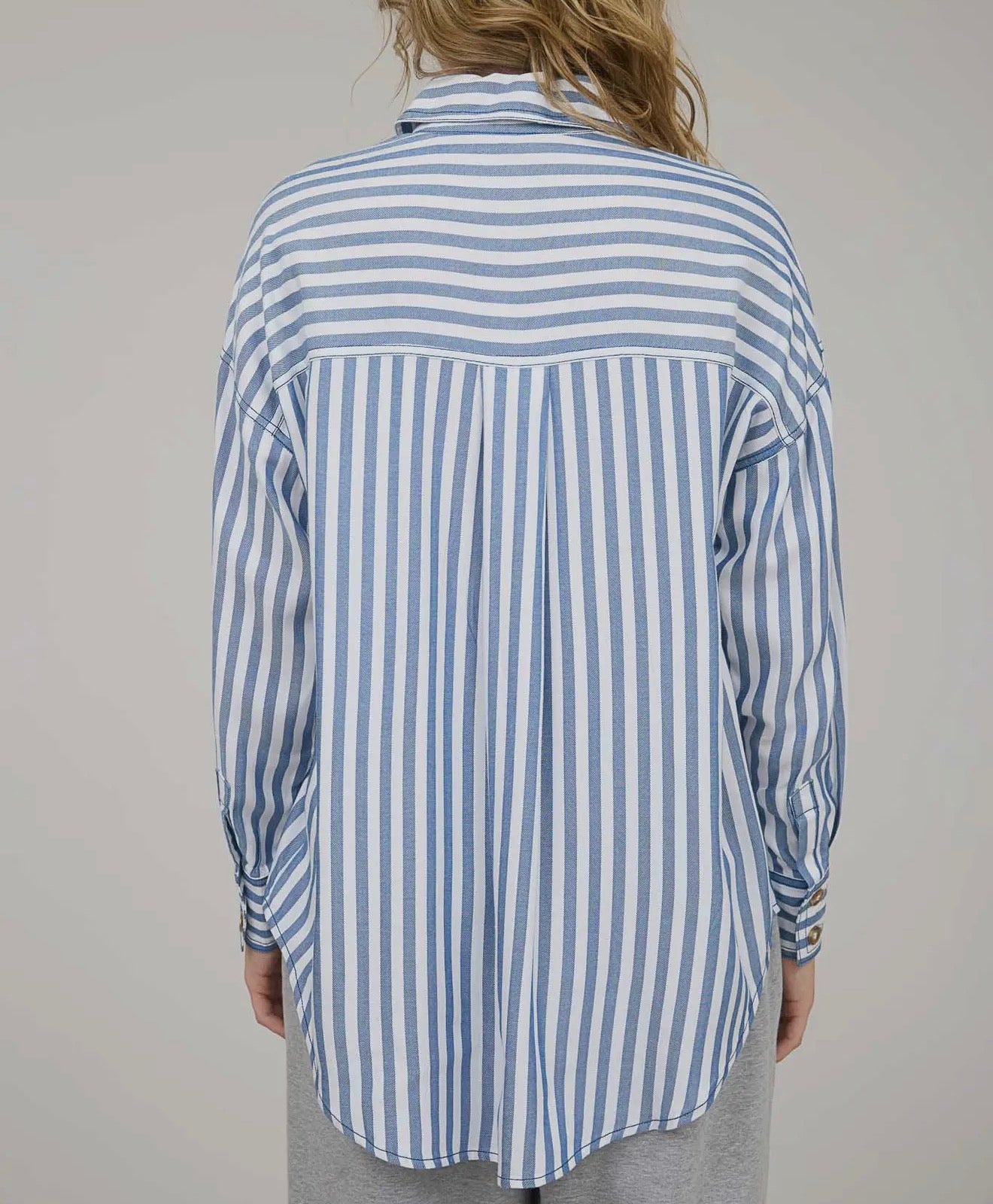 BLUE & WHITE STRIPED BUTTON UP