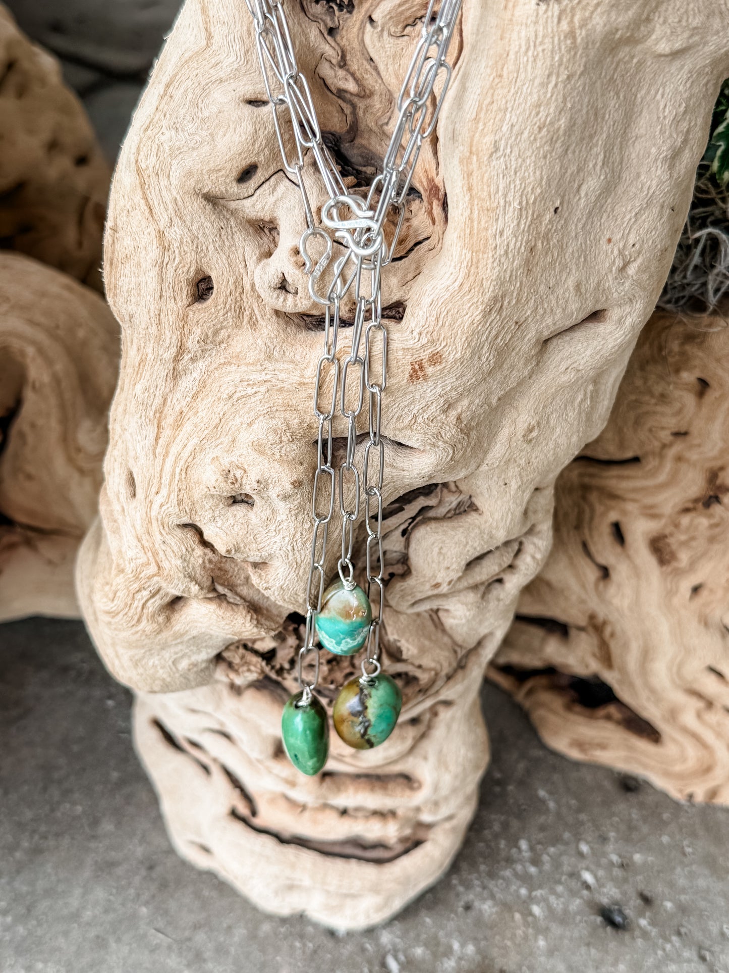 PAPER-CLIP CHAIN NECKLACE WITH TURQ STONE