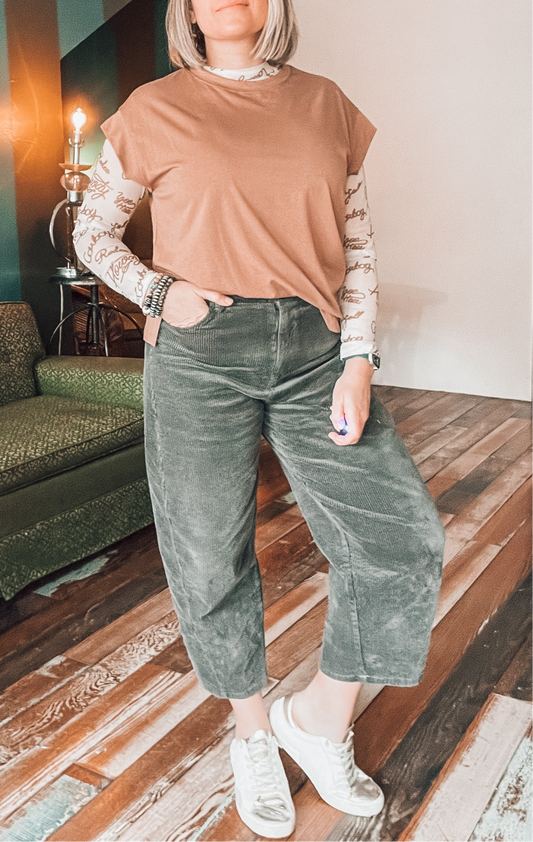 OLIVE CORDUROY BARREL JEANS