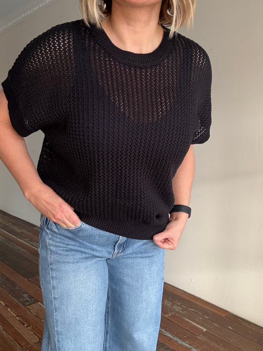 BLACK KNIT TOP