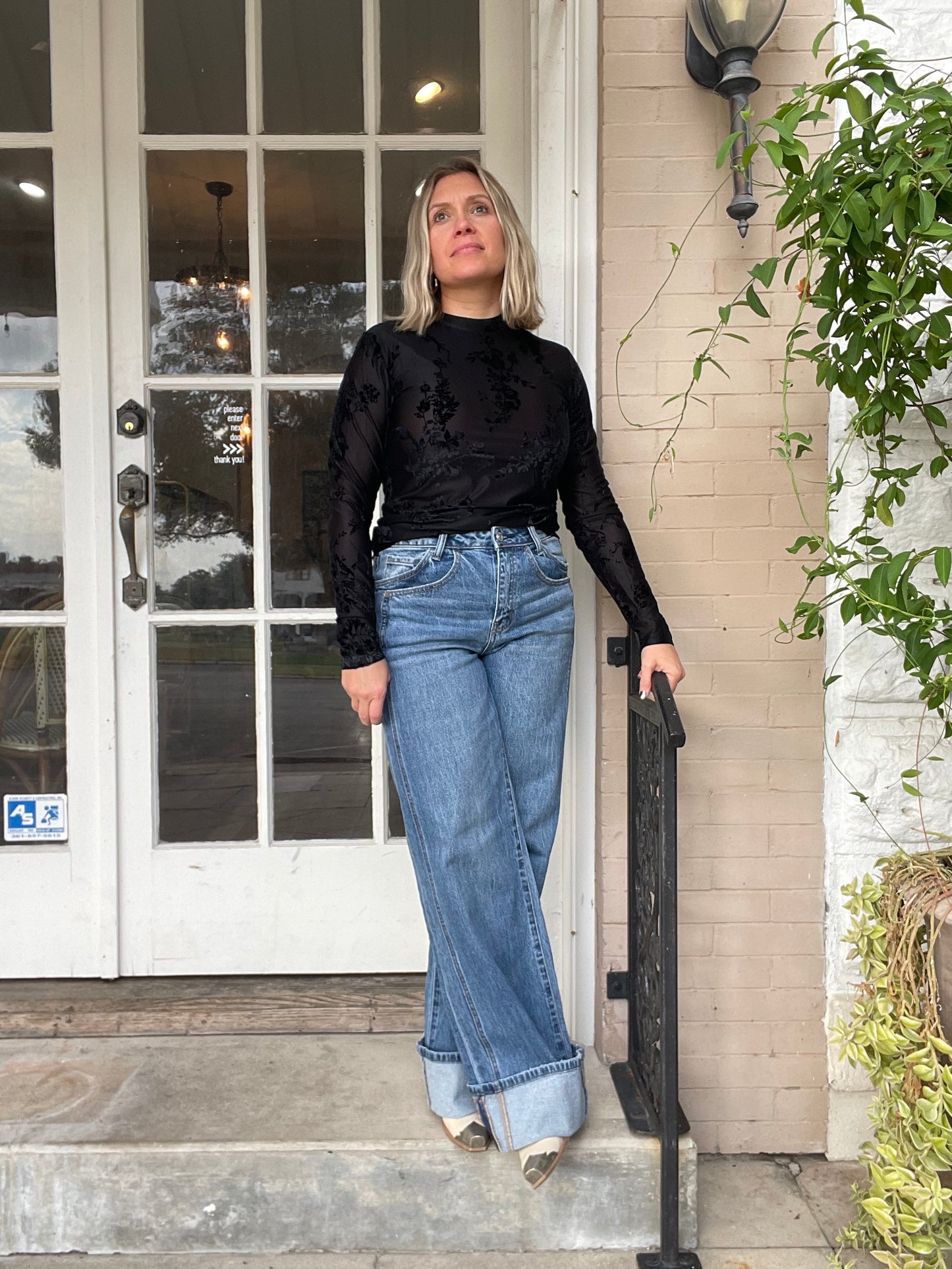 BLACK FLORAL VELVET MESH TOP