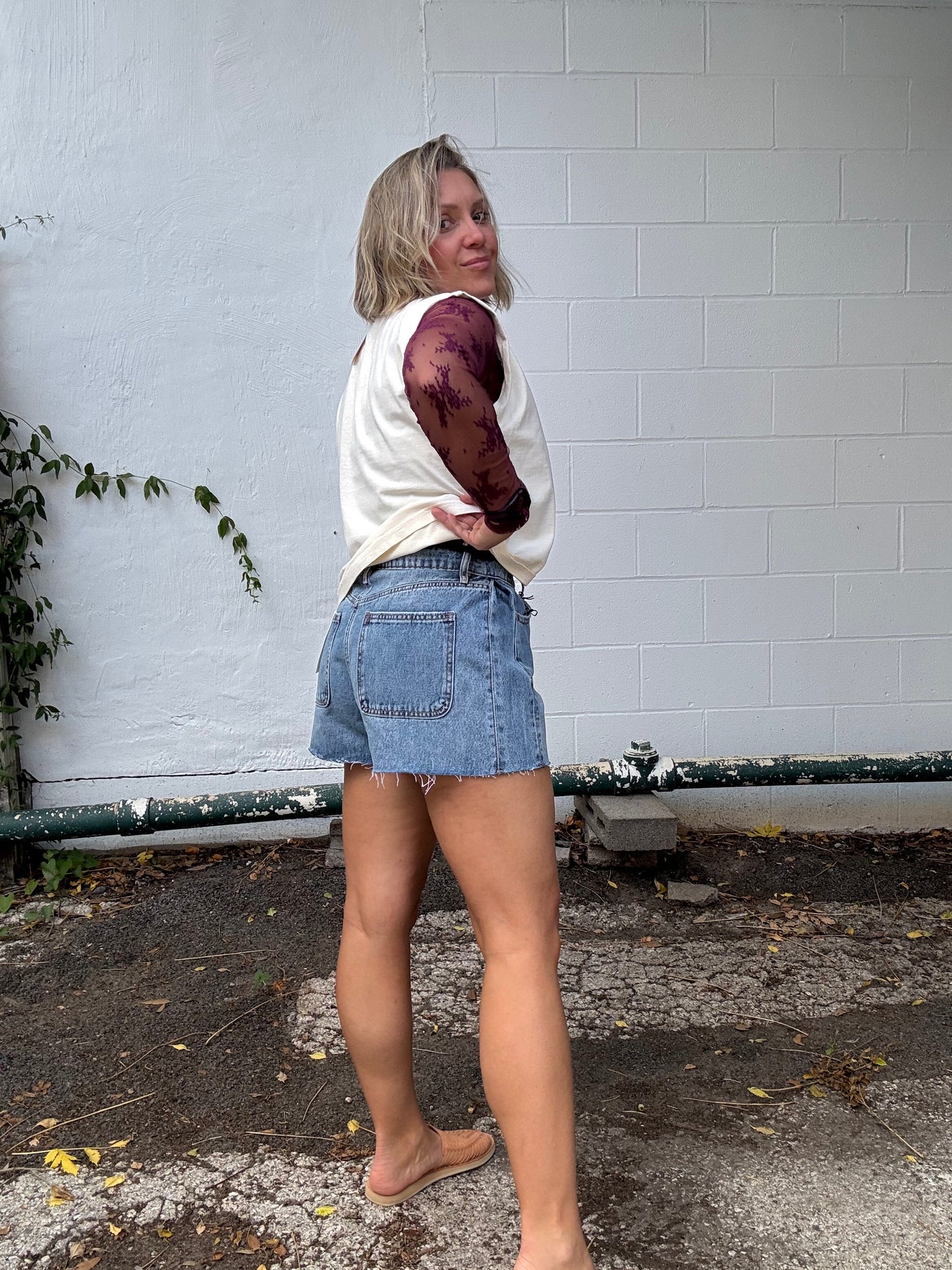 SIDE PANEL HIGH RISE SHORTS