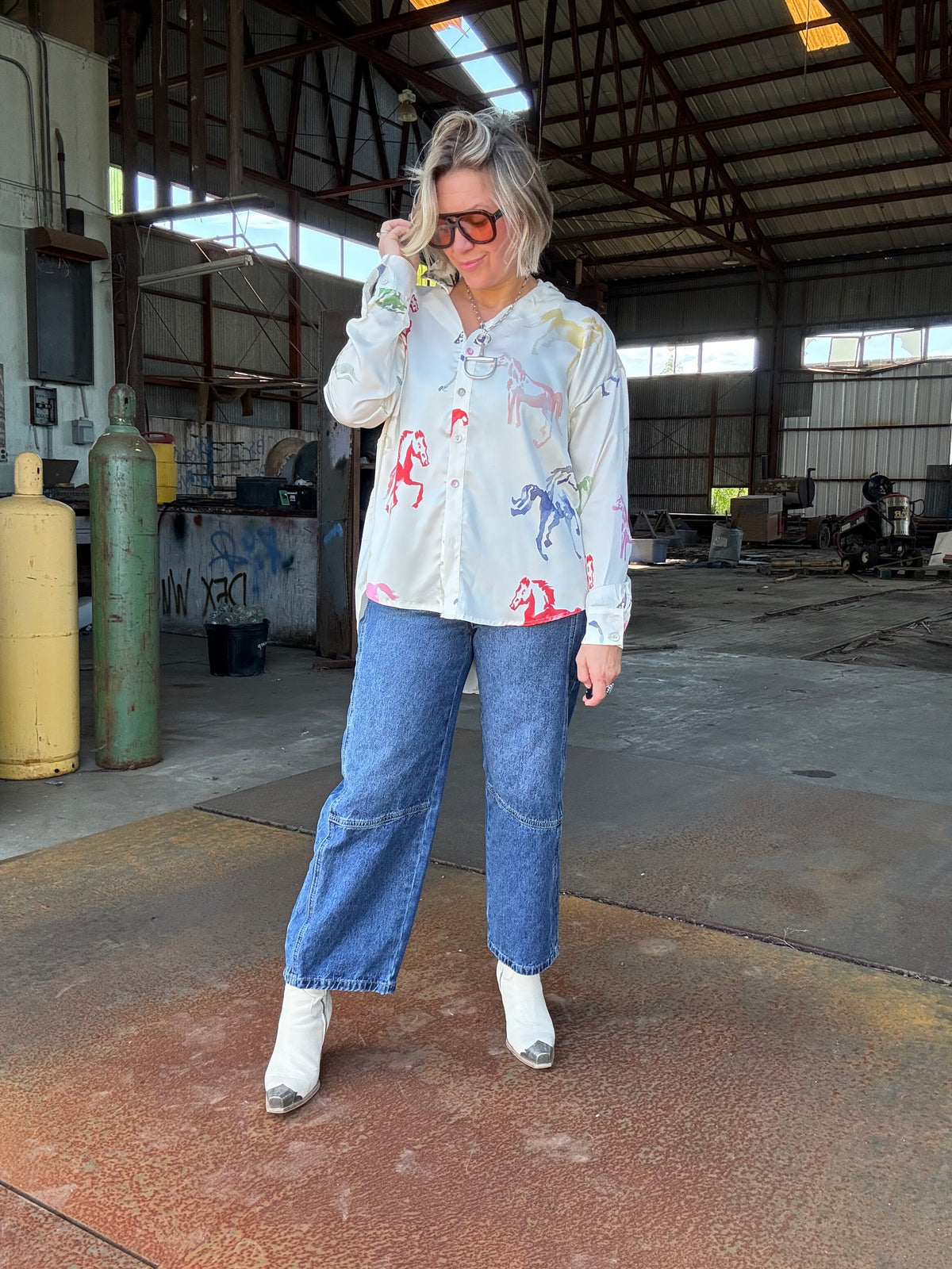 HORSE PRINT BUTTON DOWN TOP