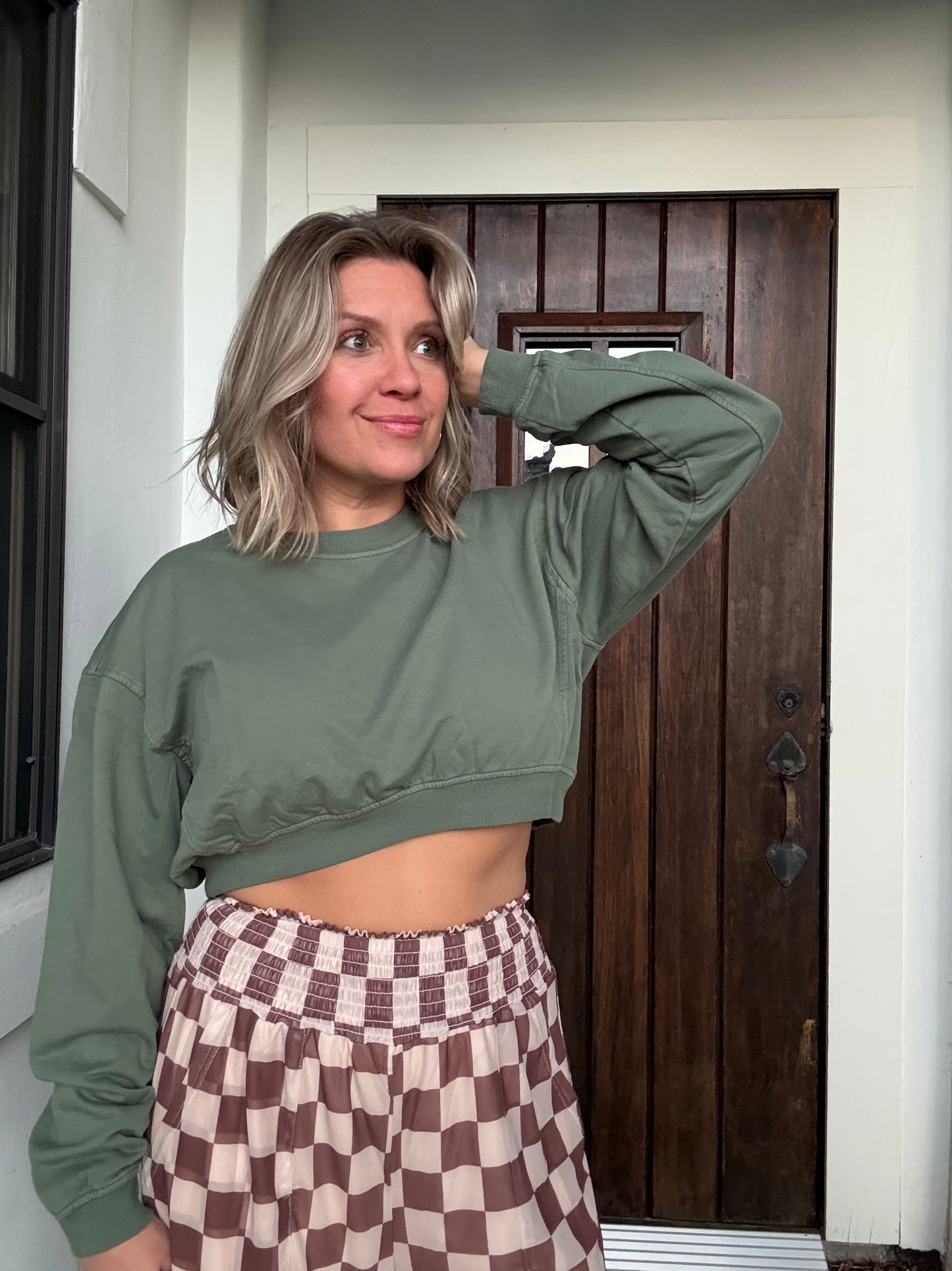 SAIGE GREEN CROP SWEATSHIRT