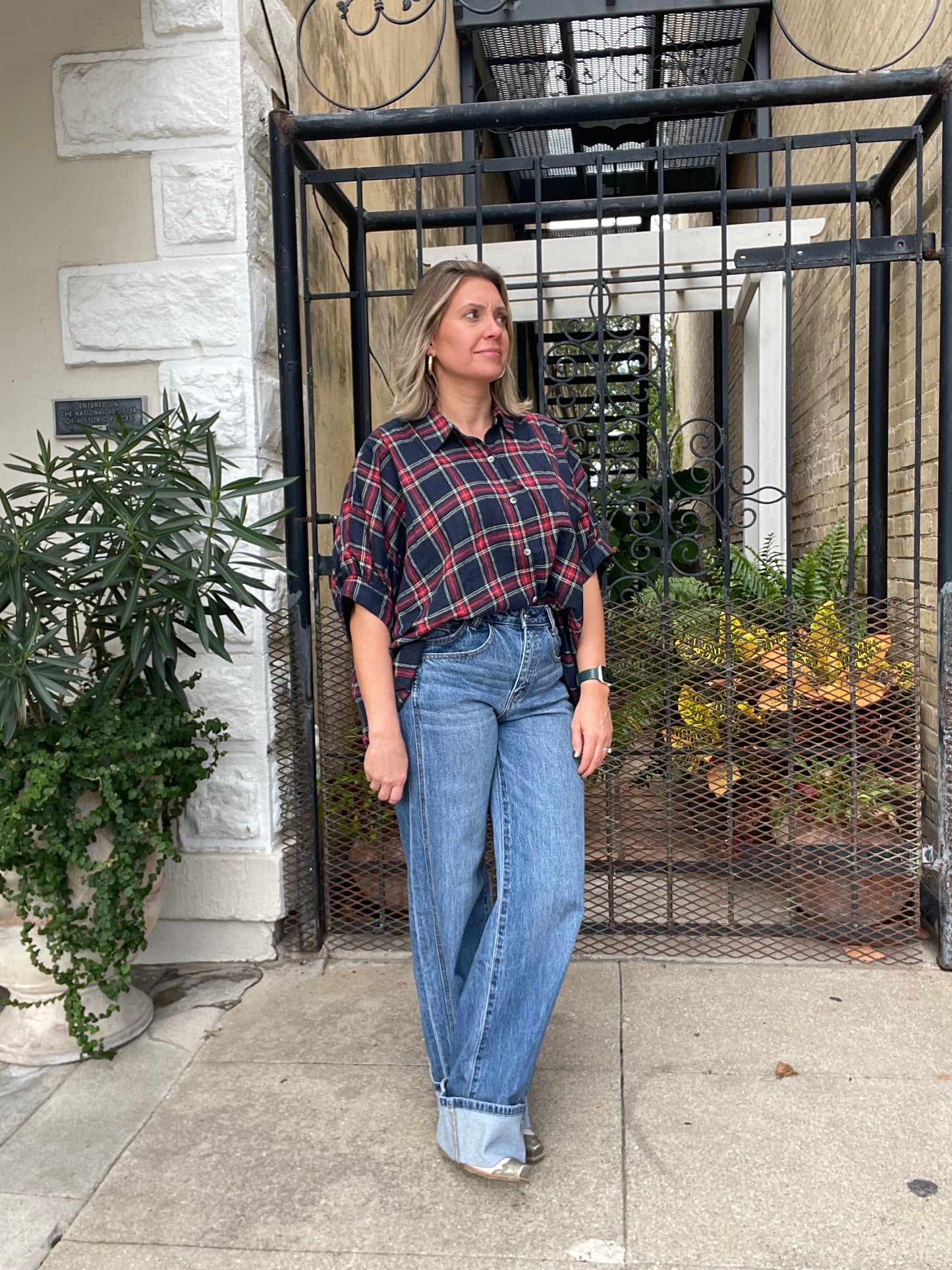 PLAID OVERSIZED BUTTON DOWN TOP