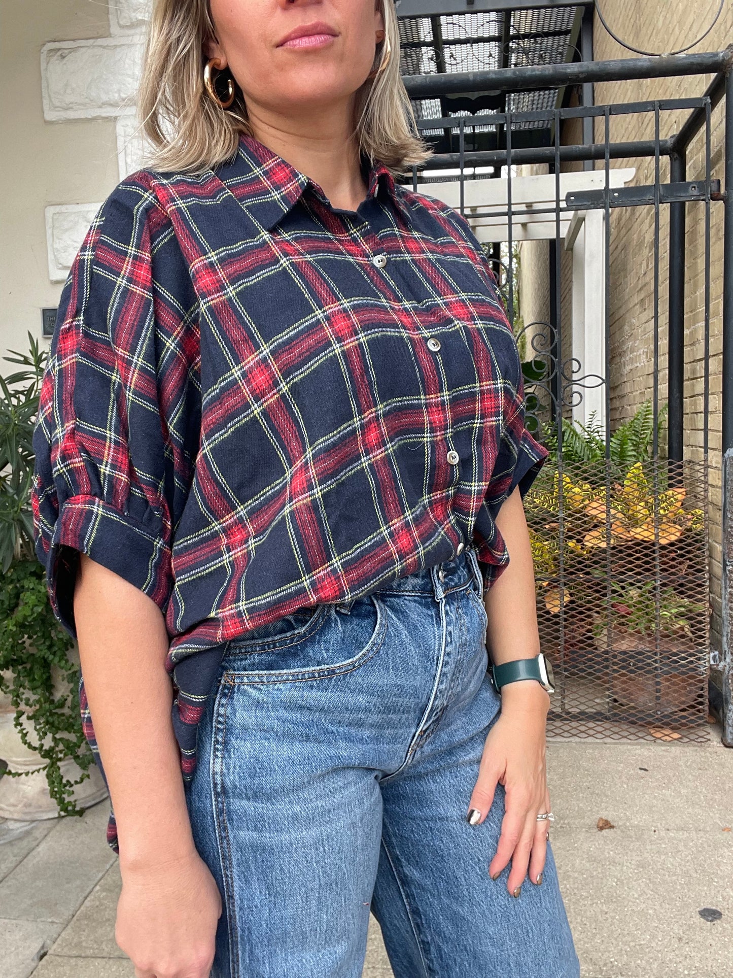 PLAID OVERSIZED BUTTON DOWN TOP