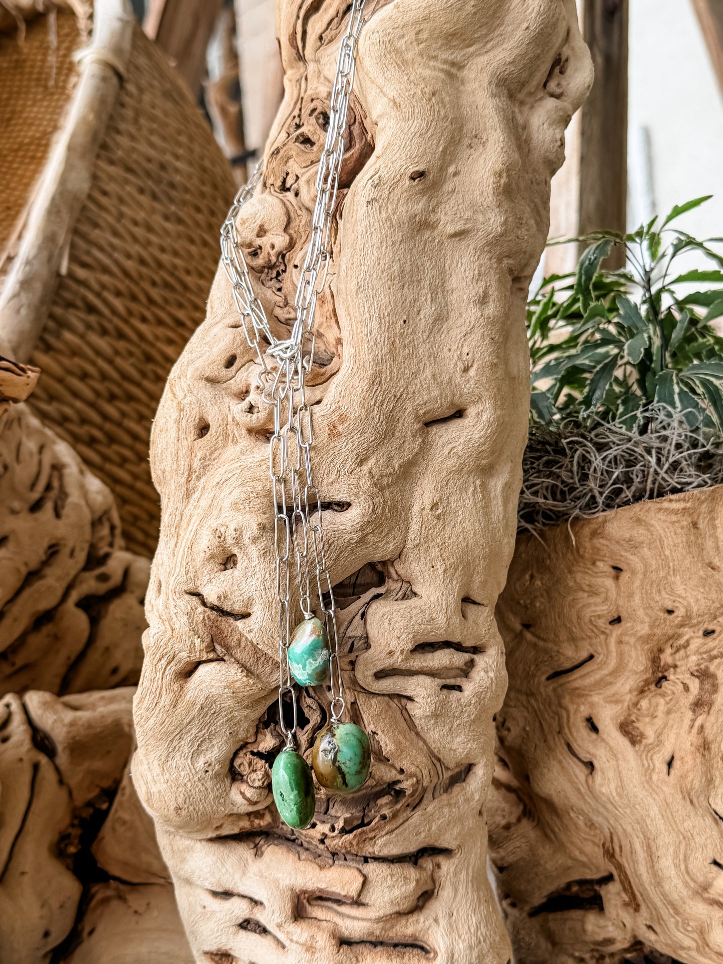 PAPER-CLIP CHAIN NECKLACE WITH TURQ STONE