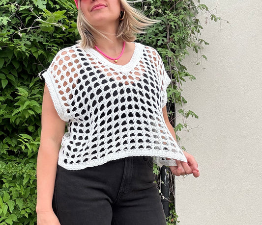 WHITE KNIT TOP