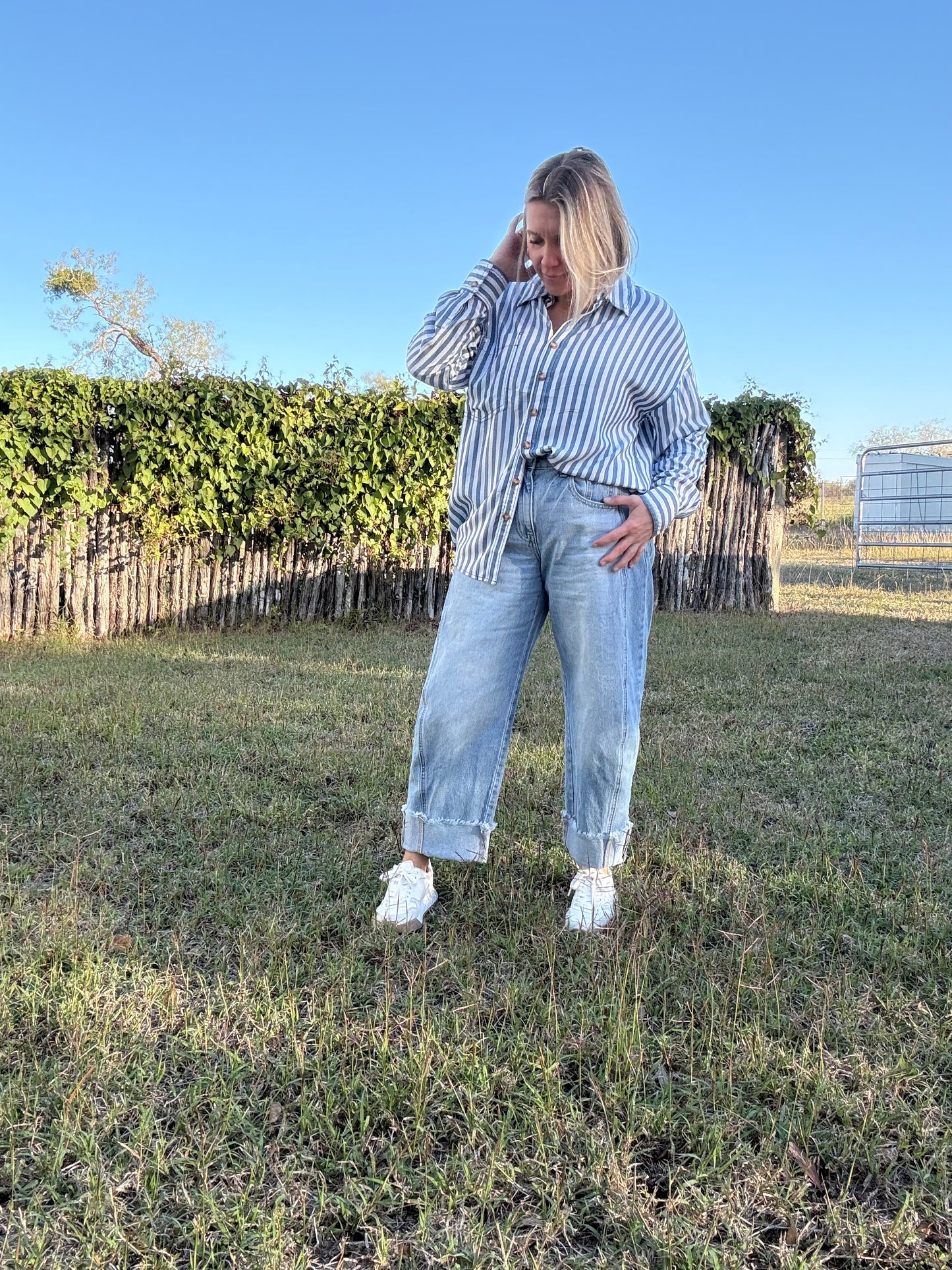 BLUE & WHITE STRIPED BUTTON UP