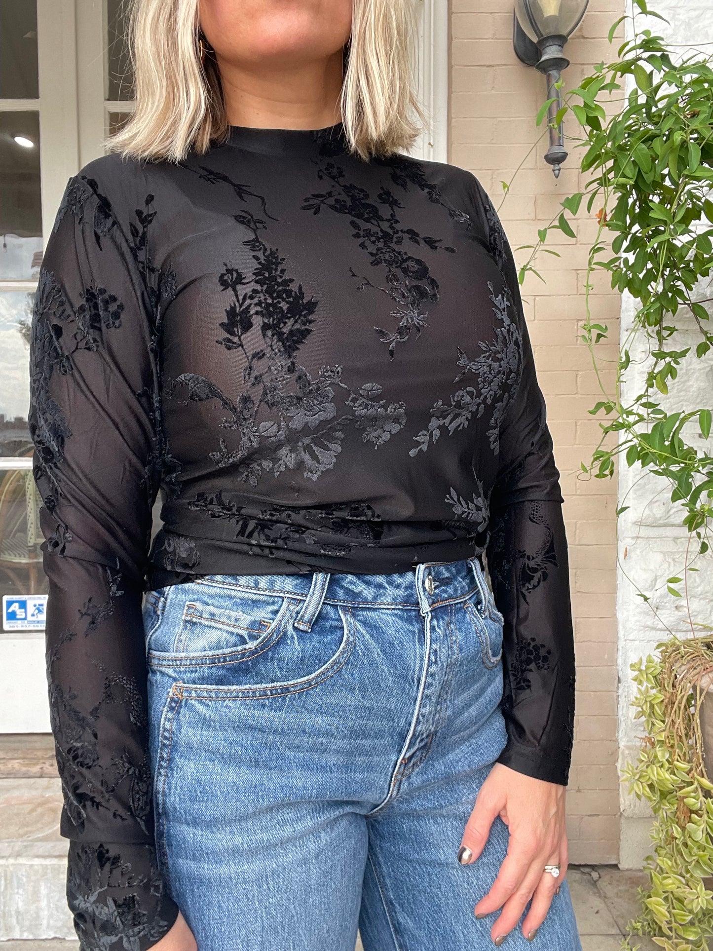 BLACK FLORAL VELVET MESH TOP