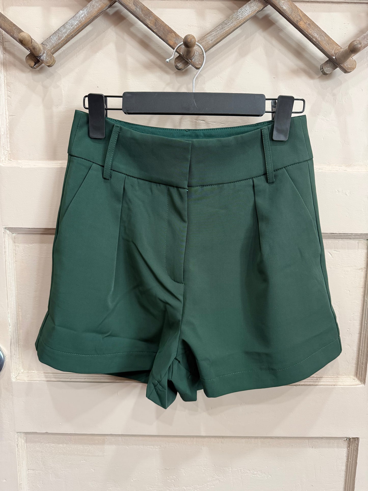 HIGH WAISTED PLEATED SHORTS