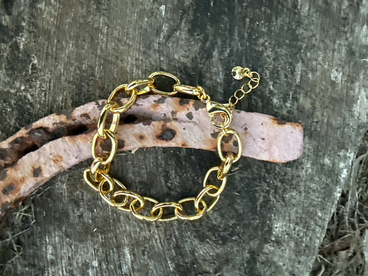 GOLD CHAIN BRACELET