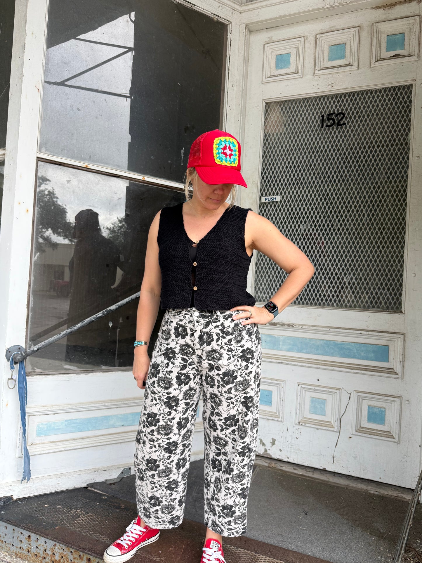 BLACK SLEEVELESS KNIT VEST