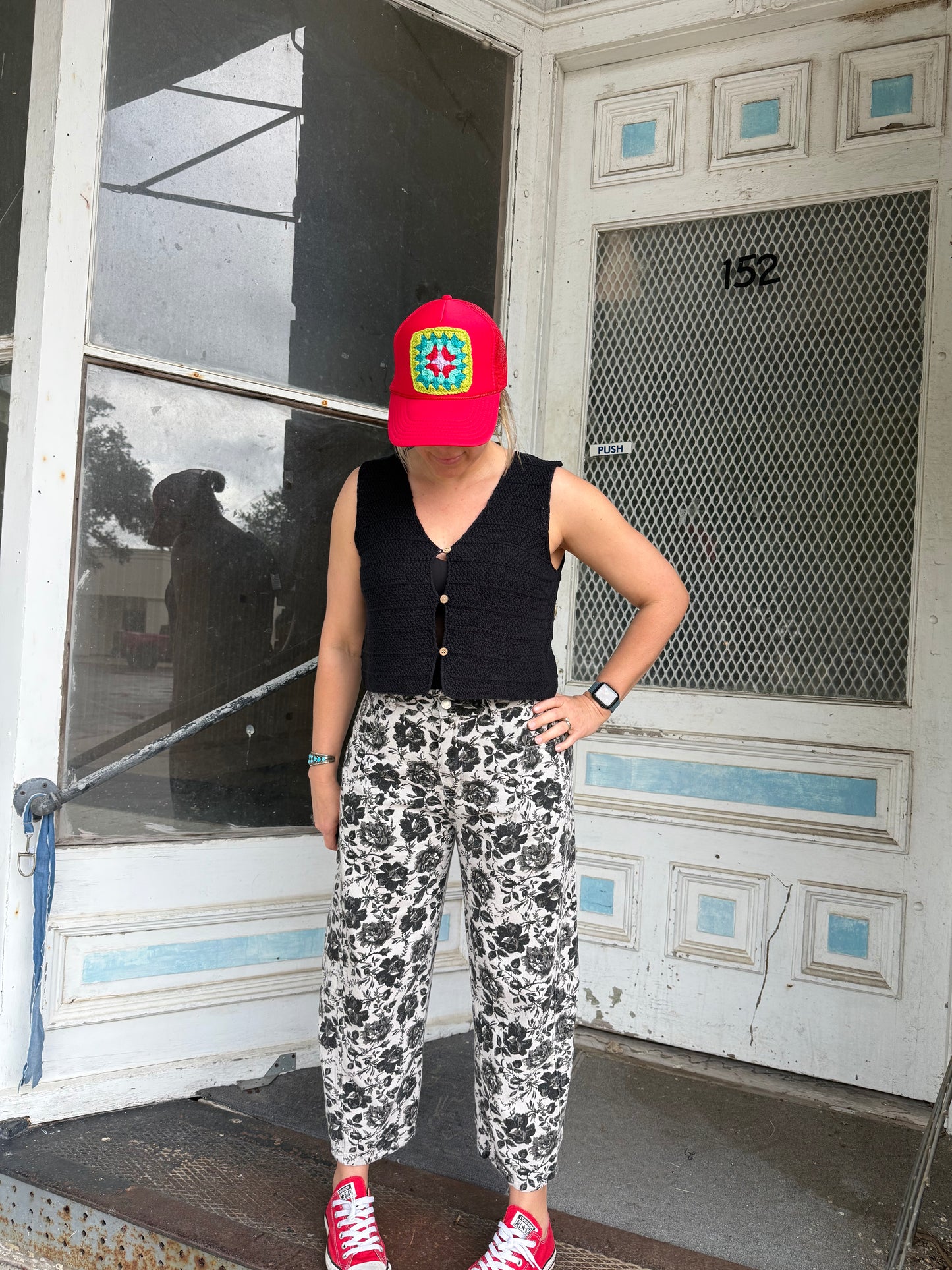 BLACK SLEEVELESS KNIT VEST