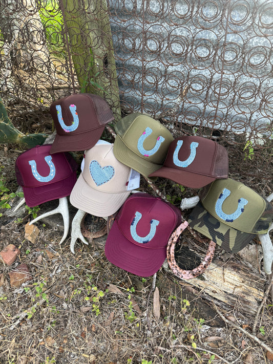 DENIM HORSESHOE TRUCKER CAP