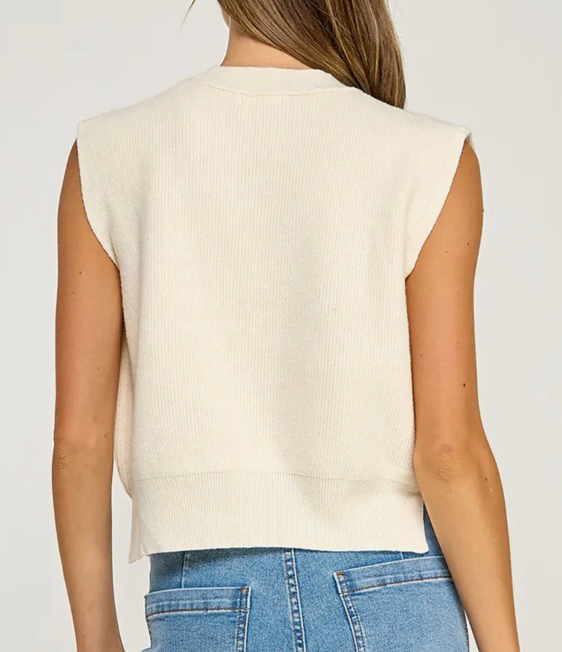 CREAM SLEEVELESS SWEATER TOP