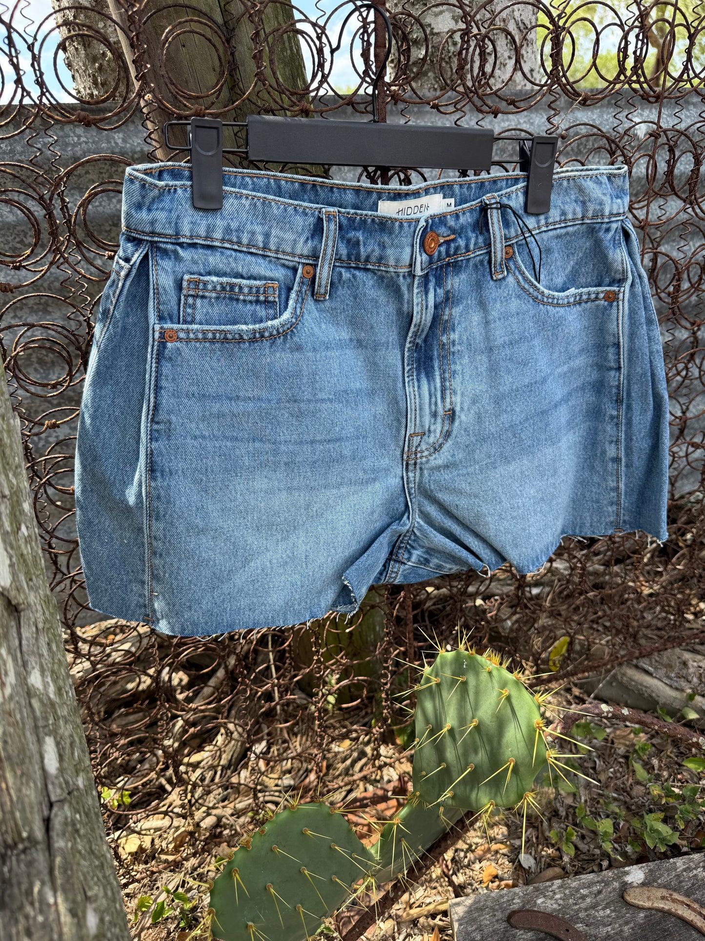 SIDE PANEL HIGH RISE SHORTS