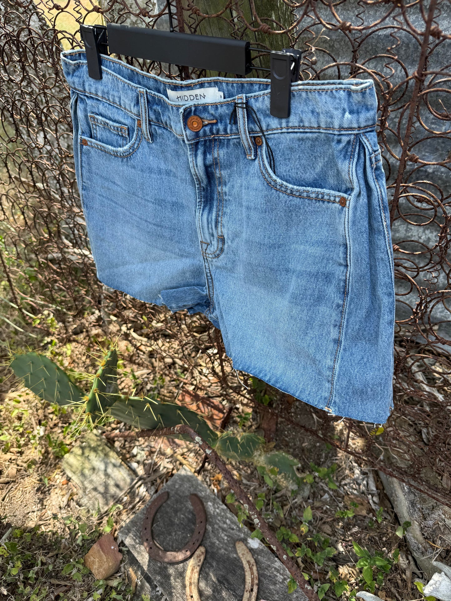 SIDE PANEL HIGH RISE SHORTS