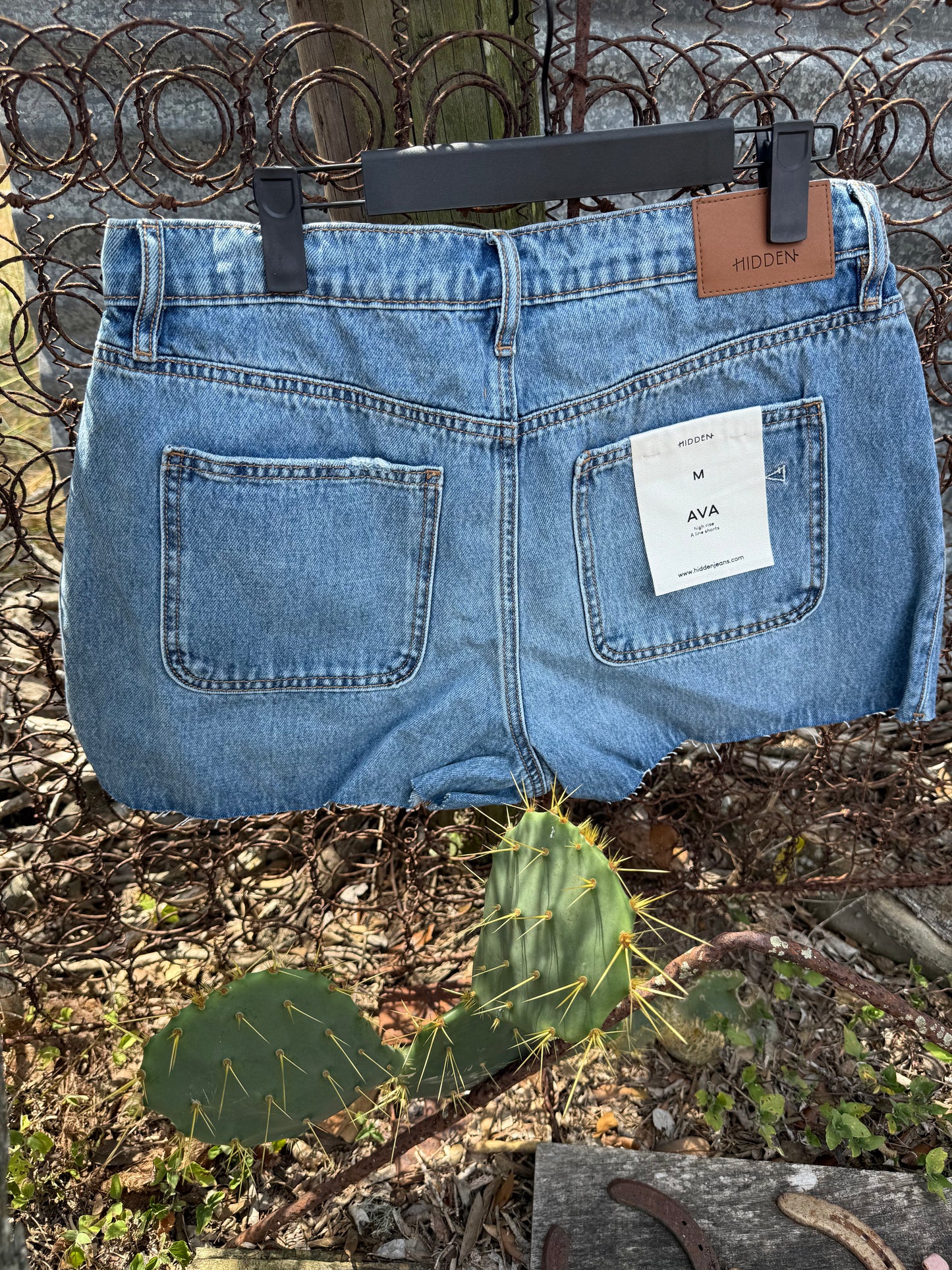 SIDE PANEL HIGH RISE SHORTS