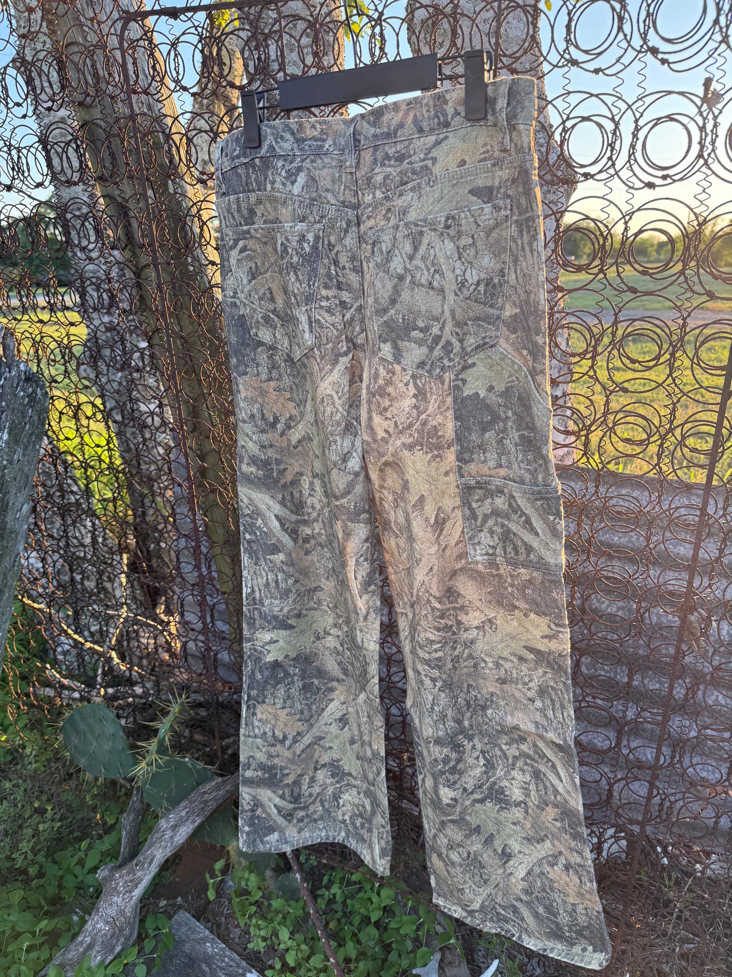 CAMO CARPENTER PANTS