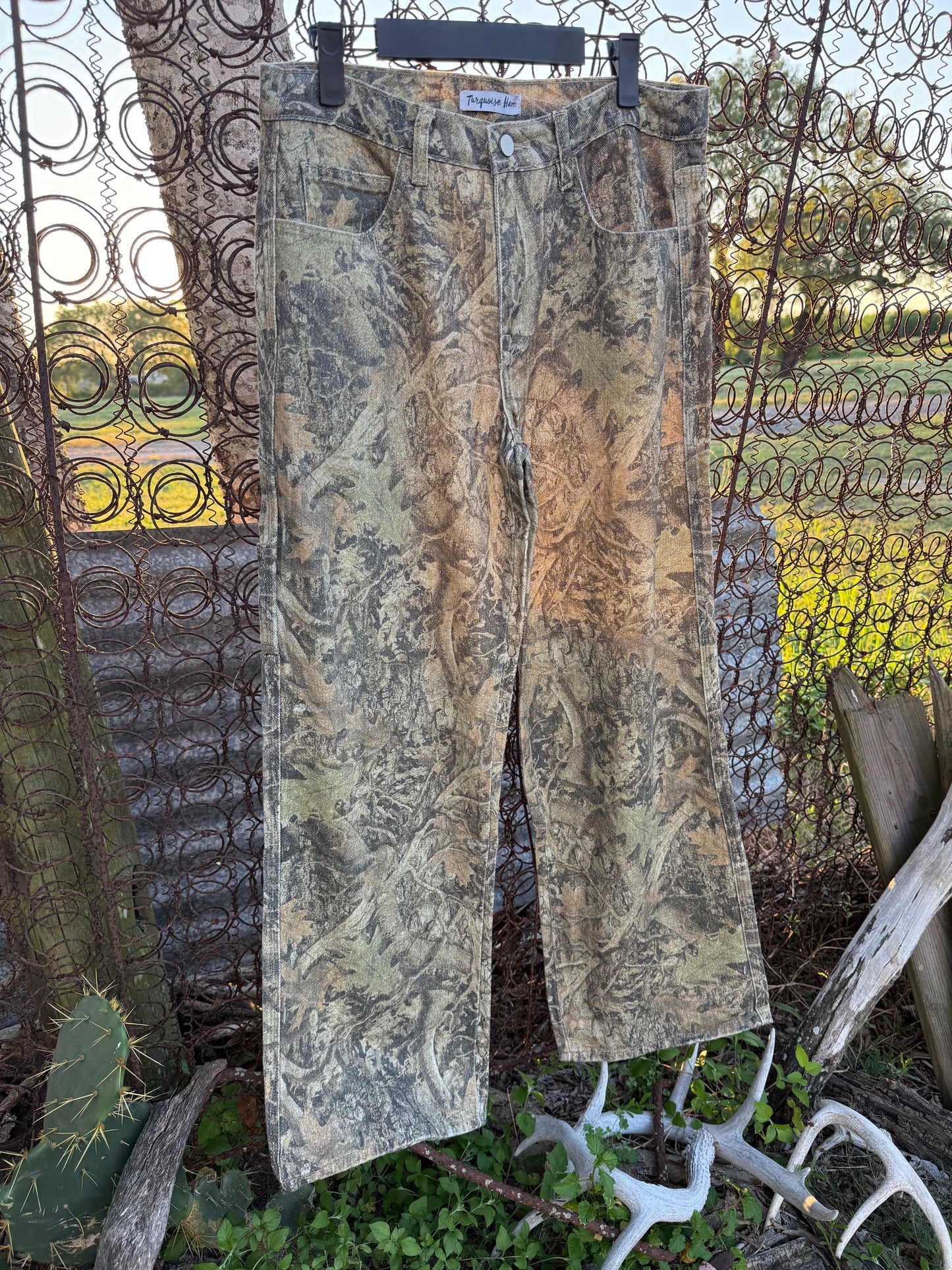 CAMO CARPENTER PANTS