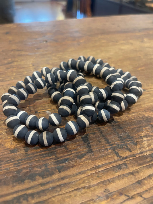 BLACK AND WHITE STRIPED BRACELET